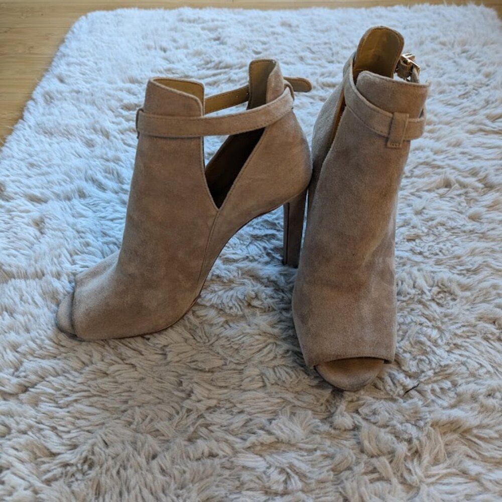 The MICHAEL Michael Kors Lawson Open Toe Suede Bootie Size 8 - Picture 2 of 6